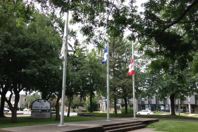 La Ville de Boucherville met ses drapeaux en berne à la suite de l’attentat de Nice en France