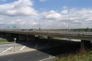 Report des travaux de raccordement des voies de l’autoroute 30 est à la nouvelle structure et démolition du pont de l’autoroute 30 est