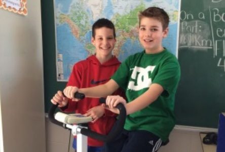 Un vélo stationnaire en classe à l’école les Jeunes découvreurs