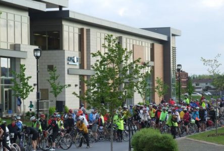 Plus de 500 cyclistes se rassemblent au 9e Tour du silence