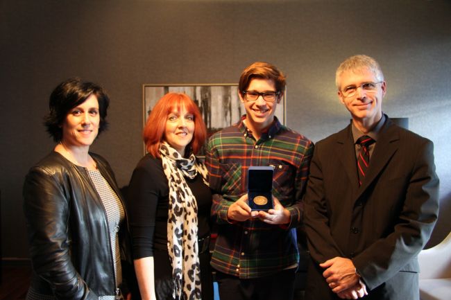 Un jeune Bouchervillois reçoit la médaille académique du gouverneur général 2013-2014