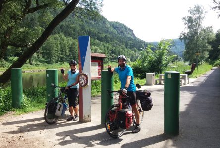 Un couple de Boucherville parcourt l’Europe à vélo