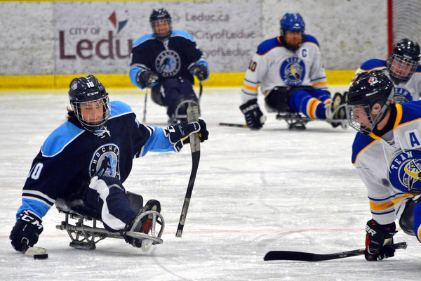Le championnat canadien de hockey sur luge débute vendredi à Boucherville