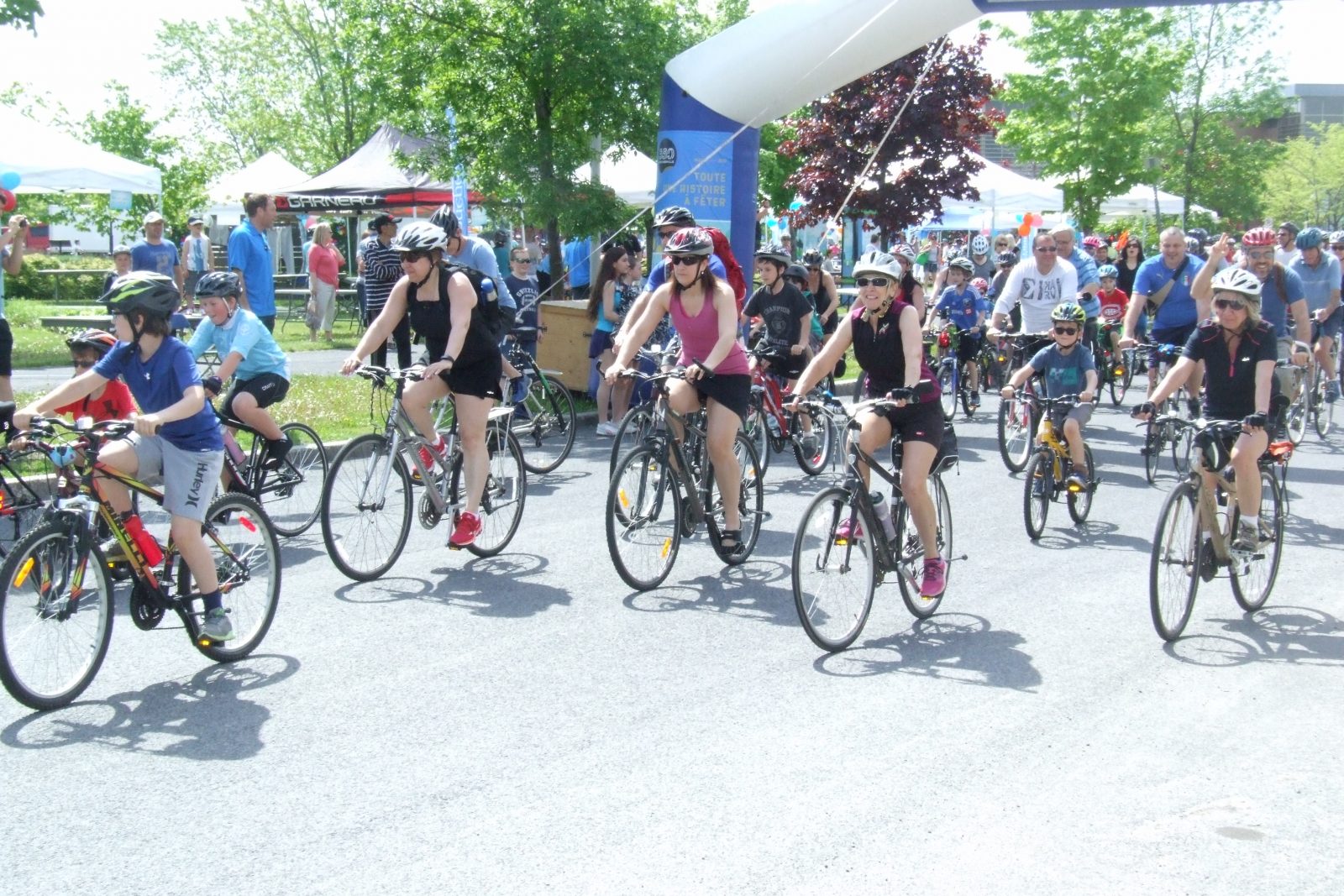 La Vélo-Fête de la famille attire 800 cyclistes et 2000 participants à Boucherville
