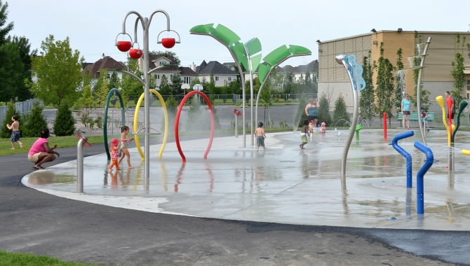 La saison 2017 des piscines extérieures et des jeux d’eau est commencée à Sainte-Julie