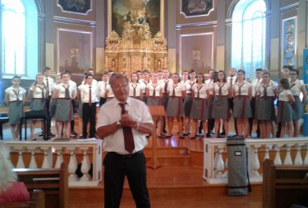 Un très beau concert de la chorale Anguélos de Marseille à l’église Sainte-Famille