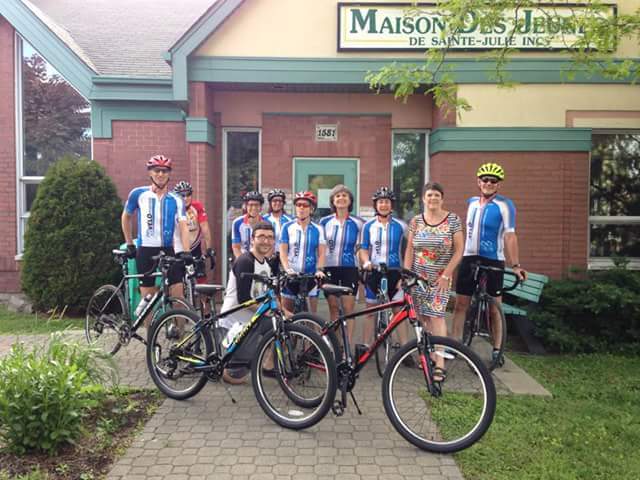 Le Club des vélomanes de Sainte-Julie a donné deux vélos neufs à la Maison des jeunes de Sainte-Julie