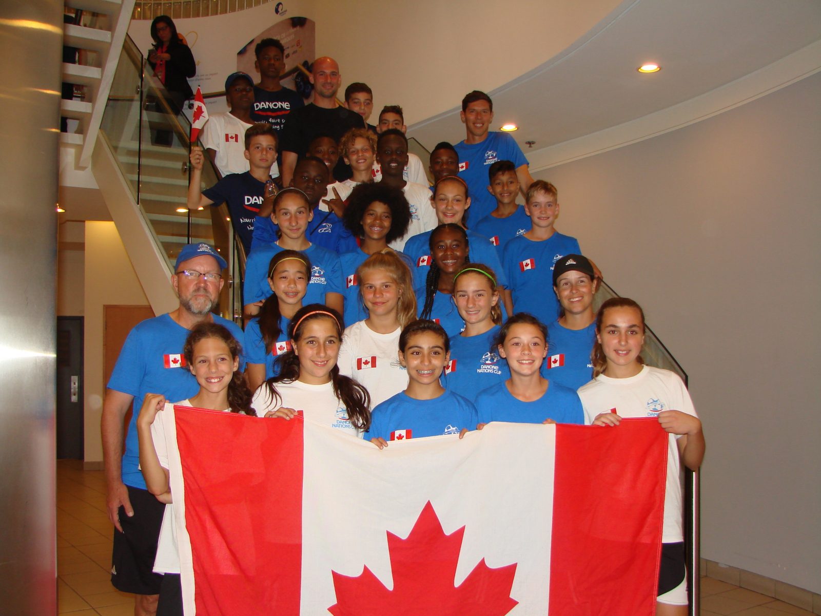 24 jeunes joueurs de soccer canadiens à la Coupe Danone des Nations