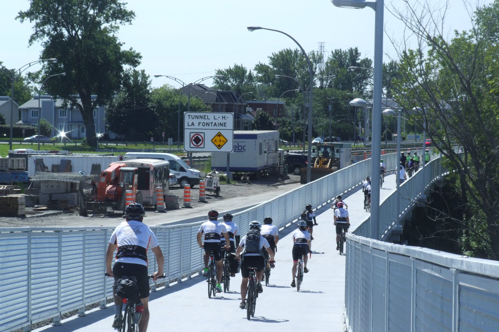 Plus de 100 cyclistes de la Rive-Sud inaugurent le nouveau tronçon du sentier Oka/Mont-Saint-Hilaire à Boucherville