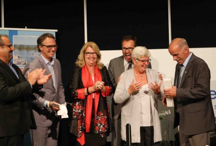 Une soirée reconnaissance surprise remplie d’émotions pour la mairesse Suzanne Dansereau