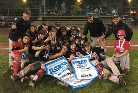 L’équipe de baseball des Lynx remporte le championnat régional