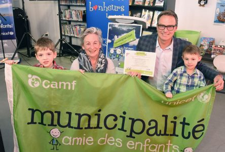 Longueuil reçoit son accréditation Municipalité amie des enfants