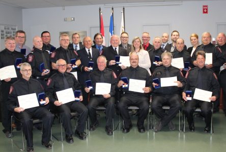 17 pompiers de Contrecoeur reçoivent des médailles de mérite