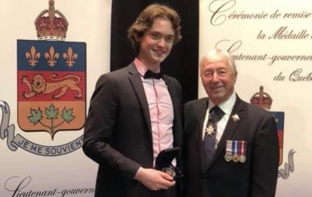 Un élève de l’école orientante l’Impact reçoit la médaille du Lieutenant-gouverneur pour la jeunesse