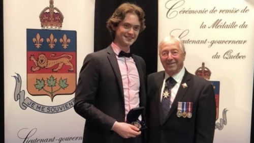 Un élève de l’école orientante l’Impact reçoit la médaille du Lieutenant-gouverneur pour la jeunesse