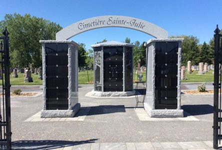 La Paroisse Sainte-Julie inaugure le nouveau jardin du colombarium au cimetière paroissial