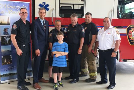 La Municipalité de Verchères et le Service de Sécurité Incendie remettent un certificat de bravoure au jeune Brayden Trottier