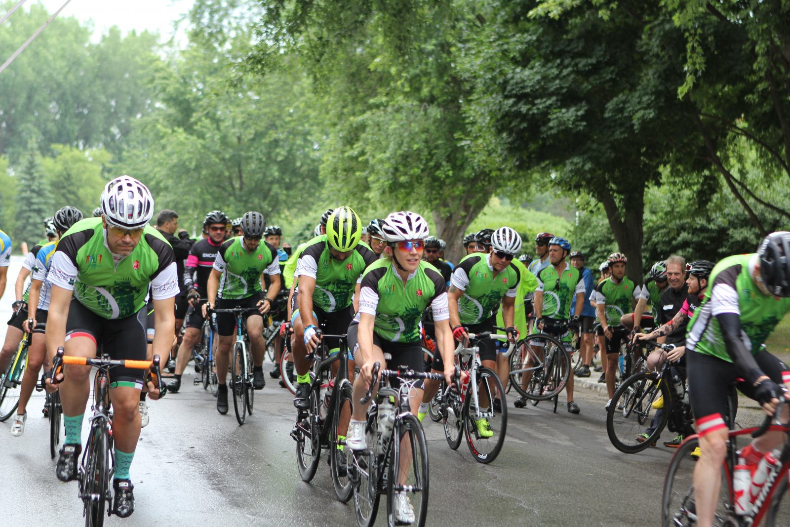 Une centaine de cyclistes participent au 8e Défi-vélo du Centre Aux Quatre Poches
