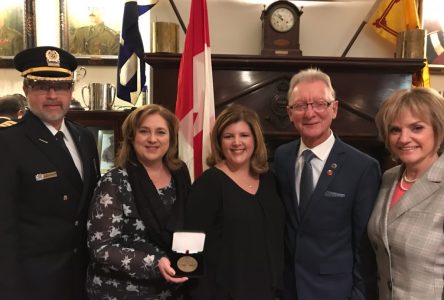 La médaille du 150e anniversaire du Sénat canadien décernée à l’équipe Mobilis