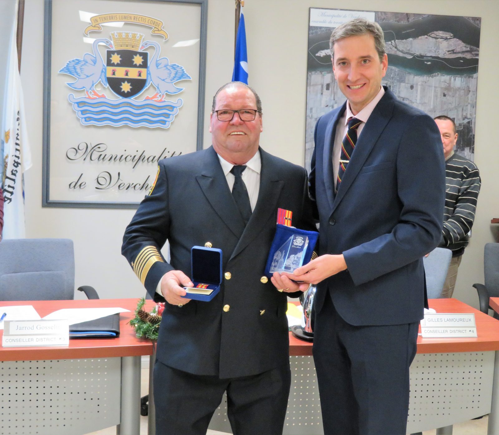 La Municipalité de Verchères honore André Larouche directeur du Service Sécurité Incendie