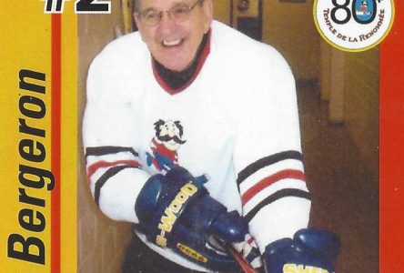 À 88 ans, il joue encore au hockey