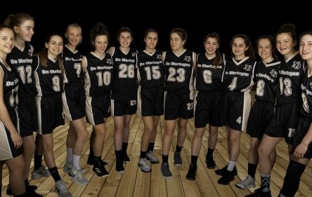 L’équipe de basketball féminine de l’école De Mortagne participe au Championnat provincial