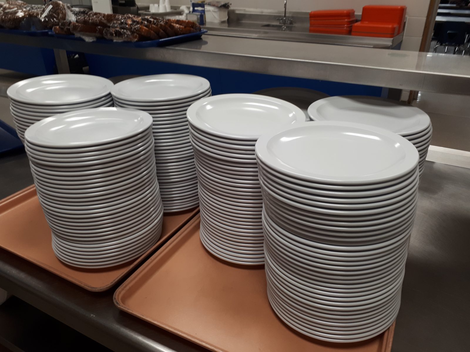 La vaisselle de plastique à usage unique bannie de l'école De Mortagne - La  Relève
