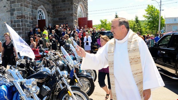 Bénédiction des motos à la paroisse Saint-François-Xavier de Verchères le 9 juin