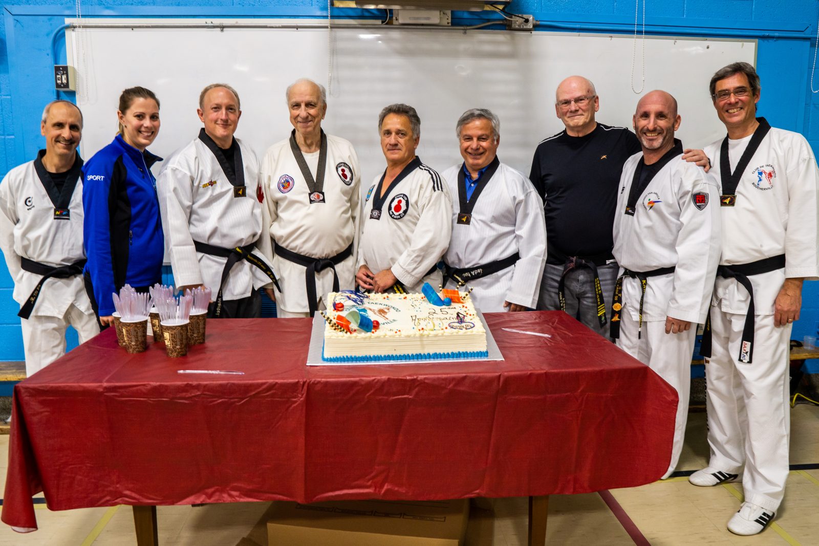 Le maire Jean Martel reçoit une ceinture noire honorifique lors du 25e du Club Taekwondo Boucherville