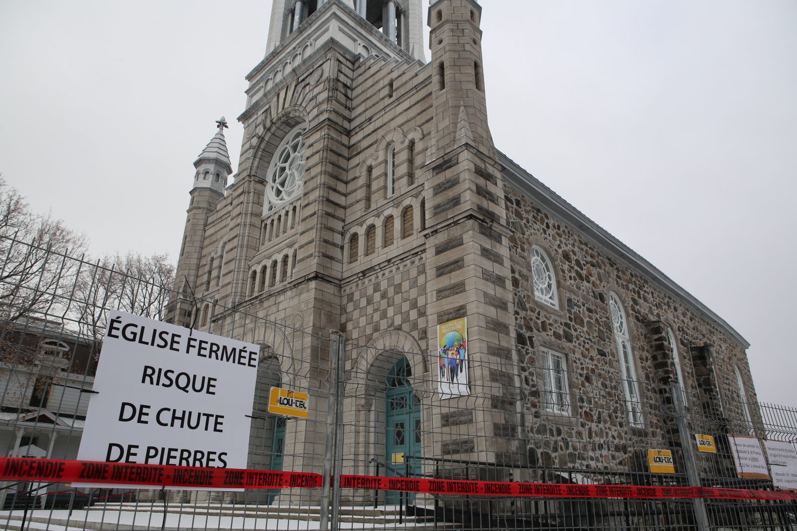 L’église de Sainte-Julie fermée à cause des risques de chute de pierres