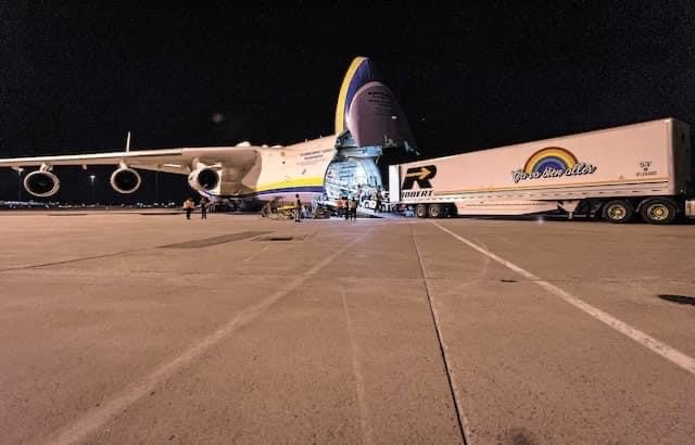 Le Groupe Robert participe au déchargement du gigantesque avion-cargo Antonov 225
