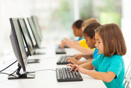 Une réserve d’équipements informatiques pour favoriser la réussite de tous les élèves