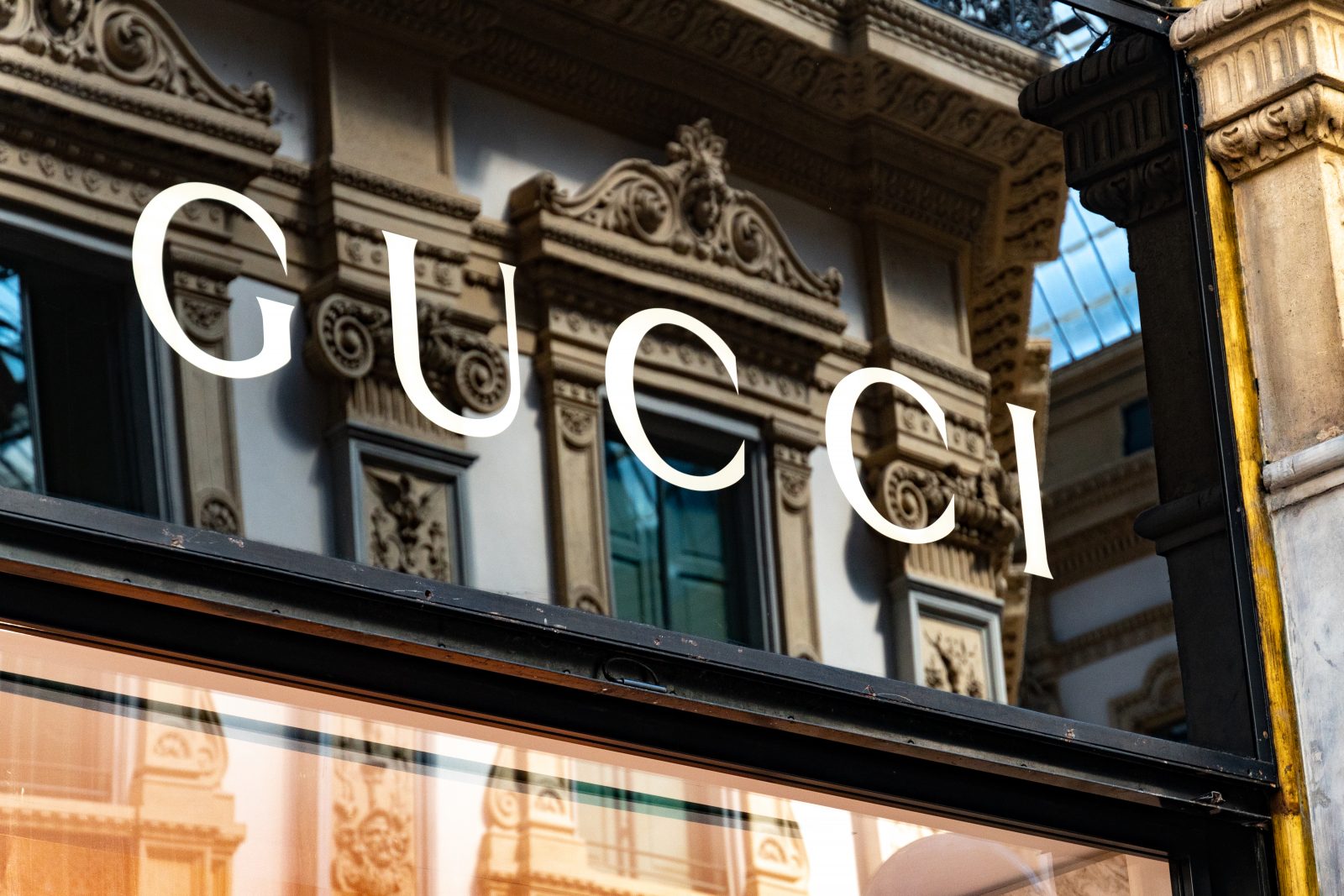 Bague Cartier et foulard Gucci pour des Bouchervillois qui n’ont rien commandé !