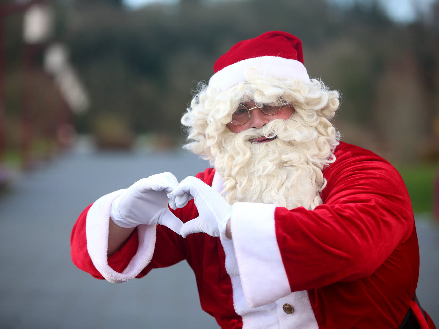Le père Noël propagera la magie des Fêtes dans les rues de Sainte-Julie le 24 décembre!
