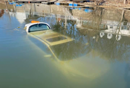 Une voiture plonge dans le Saint-Laurent