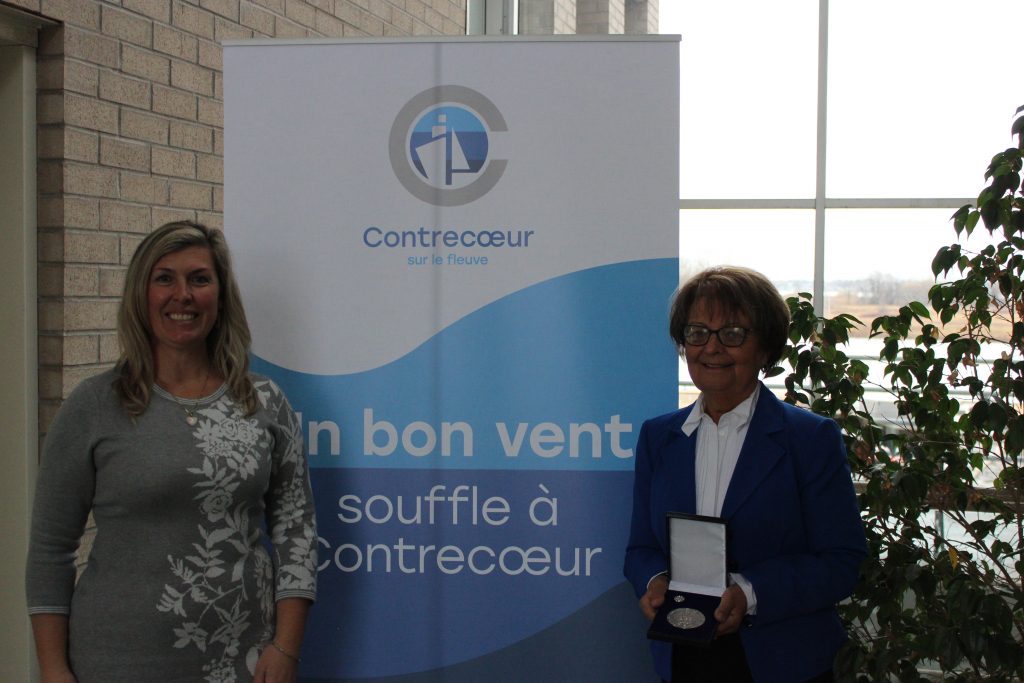 La Contrecoeuroise Huguette Courchesne reçoit la médaille du Lieutenant-gouverneur