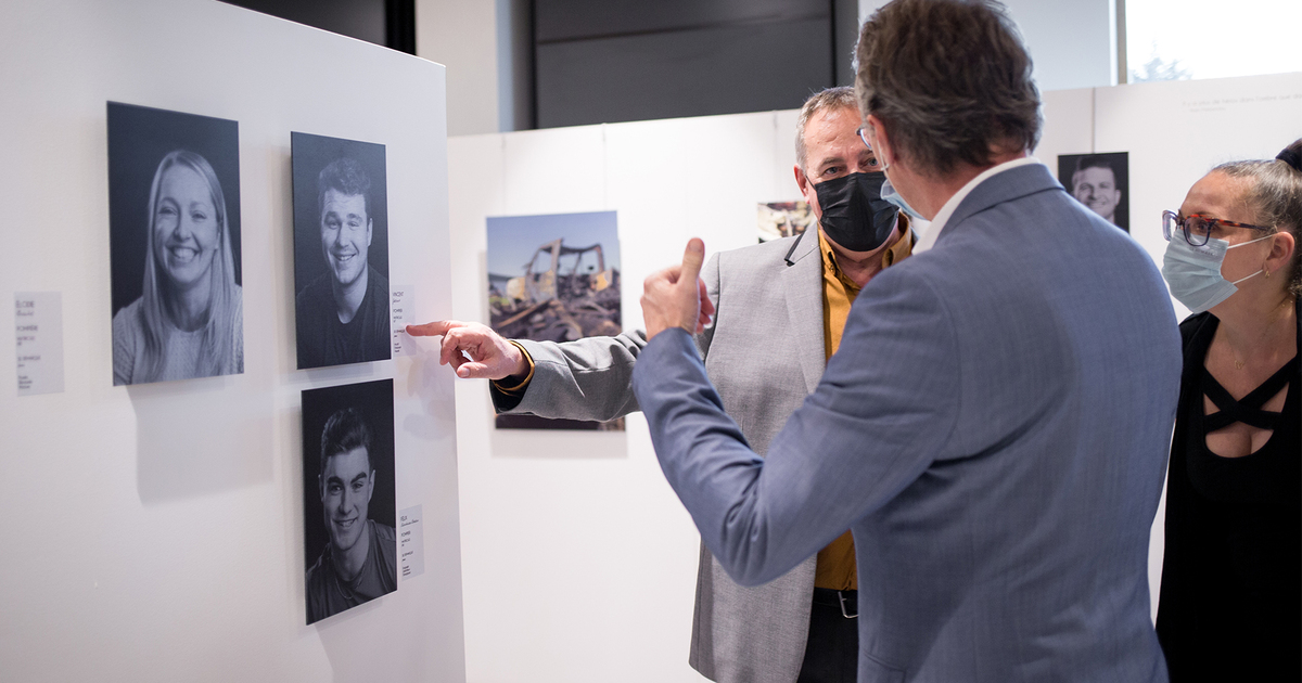 Exposition de photos en hommage aux pompiers à la bibliothèque de Varennes
