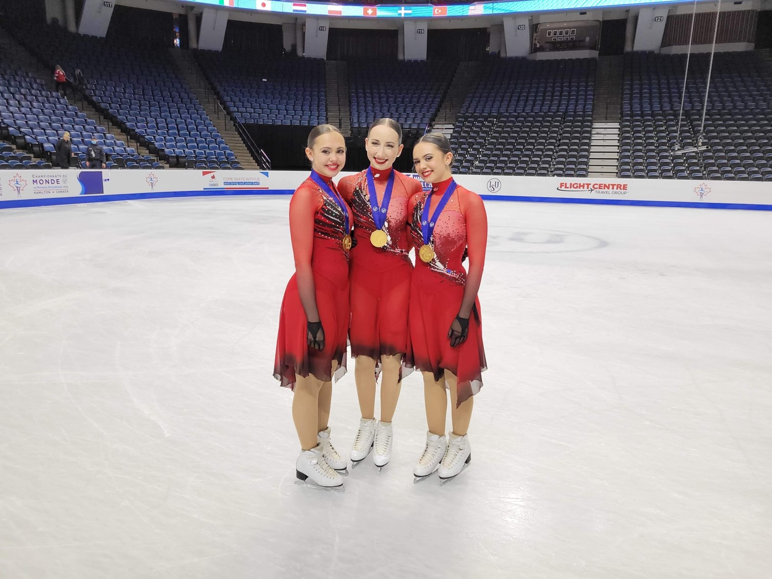 Trois Bouchervilloises remportent l’or aux Championnats du monde de patinage synchronisé de l’ISU