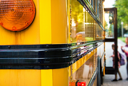 Le gouvernement veut faire débloquer les négociations avec les transporteurs scolaires