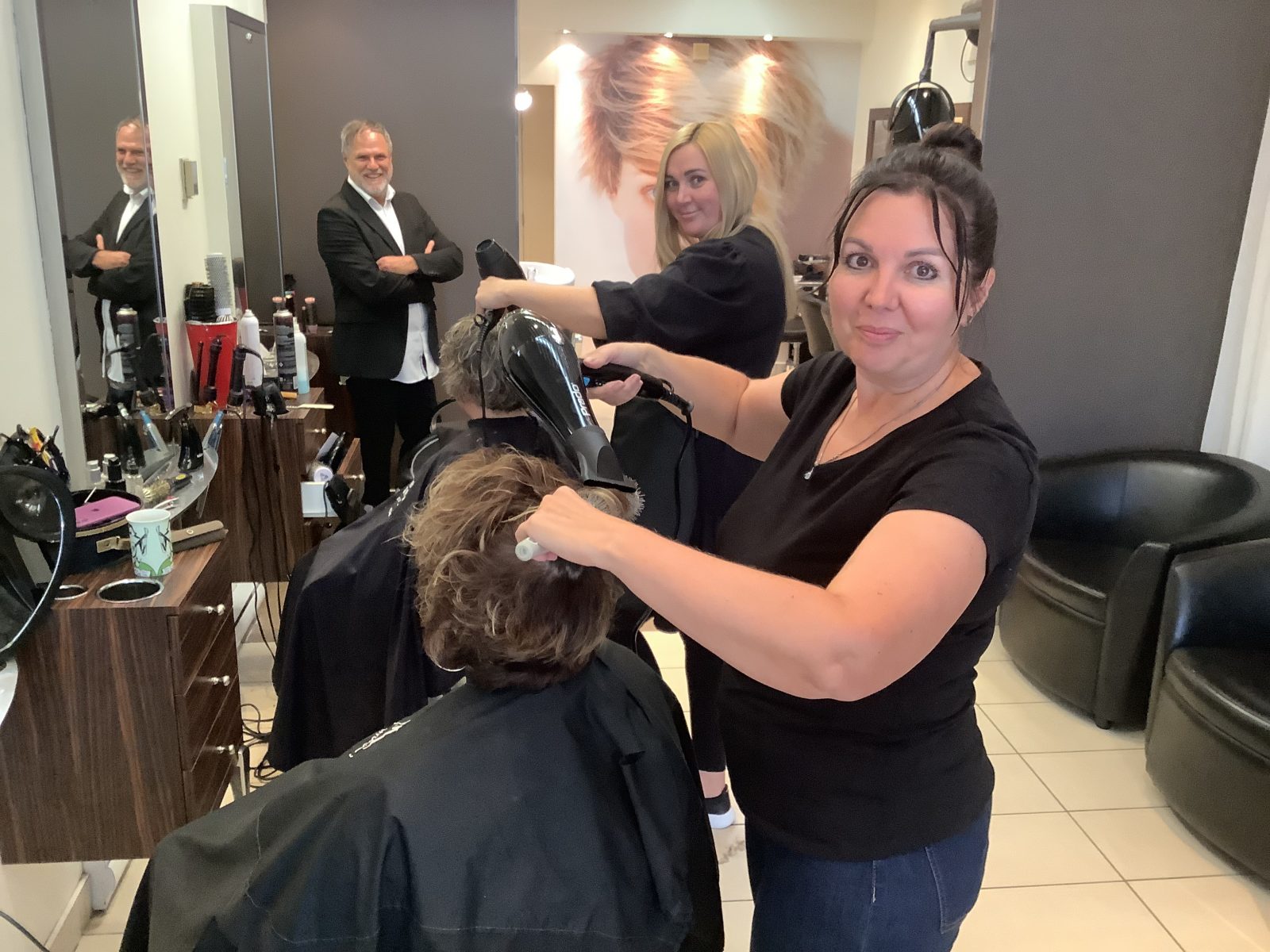 Le Salon Coiffure coiffeur recrute deux réfugiées ukrainiennes