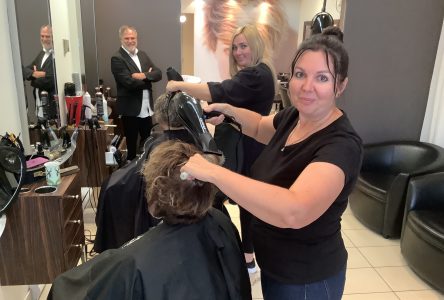 Le Salon Coiffure coiffeur recrute deux réfugiées ukrainiennes
