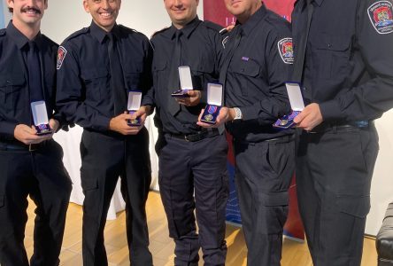 Cinq pompiers de l’agglomération honorés pour avoir sauvé un coéquipier
