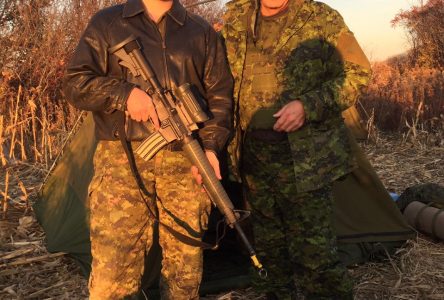 Un militaire Russe capturé par les Forces armées canadiennes sur une Ile de la Rive-Sud