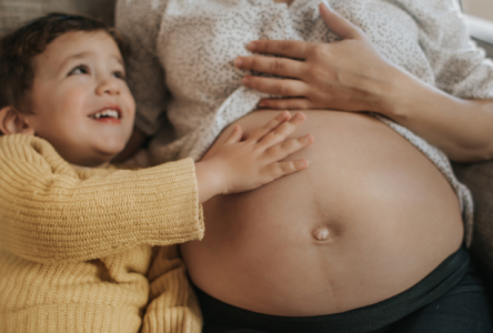 Être bien entouré pour l’arrivée de bébé : s’inscrire au service de soutien Ma grossesse