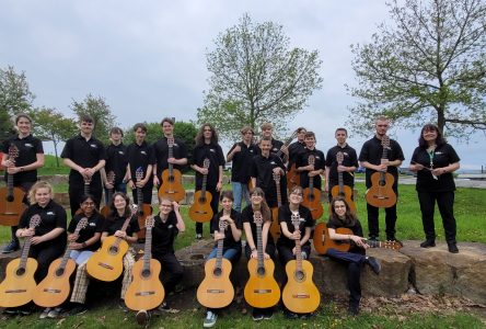 Félicitations aux 21 élèves du profil guitare de l’école secondaire du Grand-Coteau à Sainte-Julie