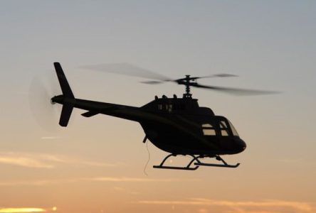 Hydro-Québec inspecte les lignes de Boucherville par hélicoptère