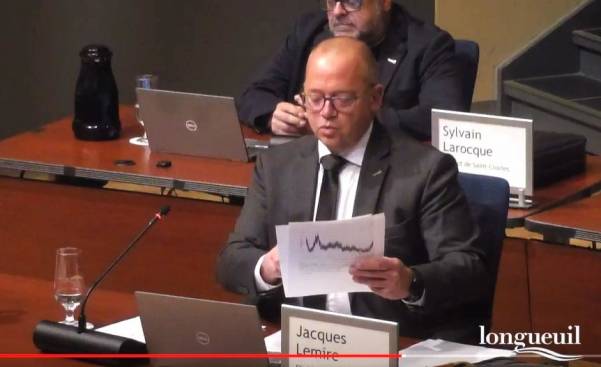 Lemire vote contre l’augmentation de salaire des élus  de Longueuil