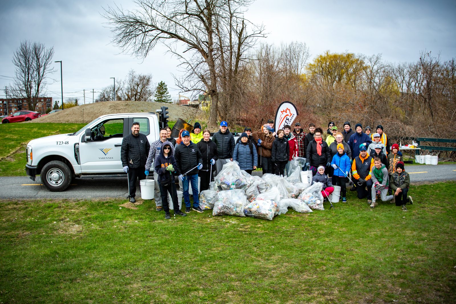 Plus de 50 volontaires à la corvée de nettoyage à Varennes